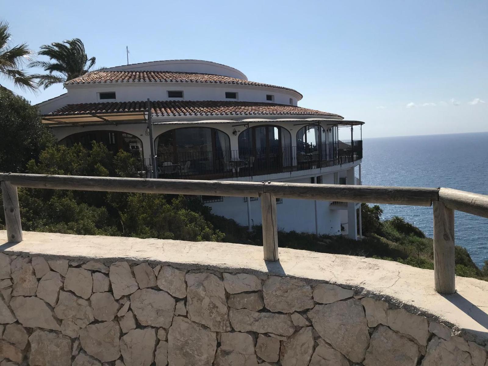 Aqua Vista Villa *