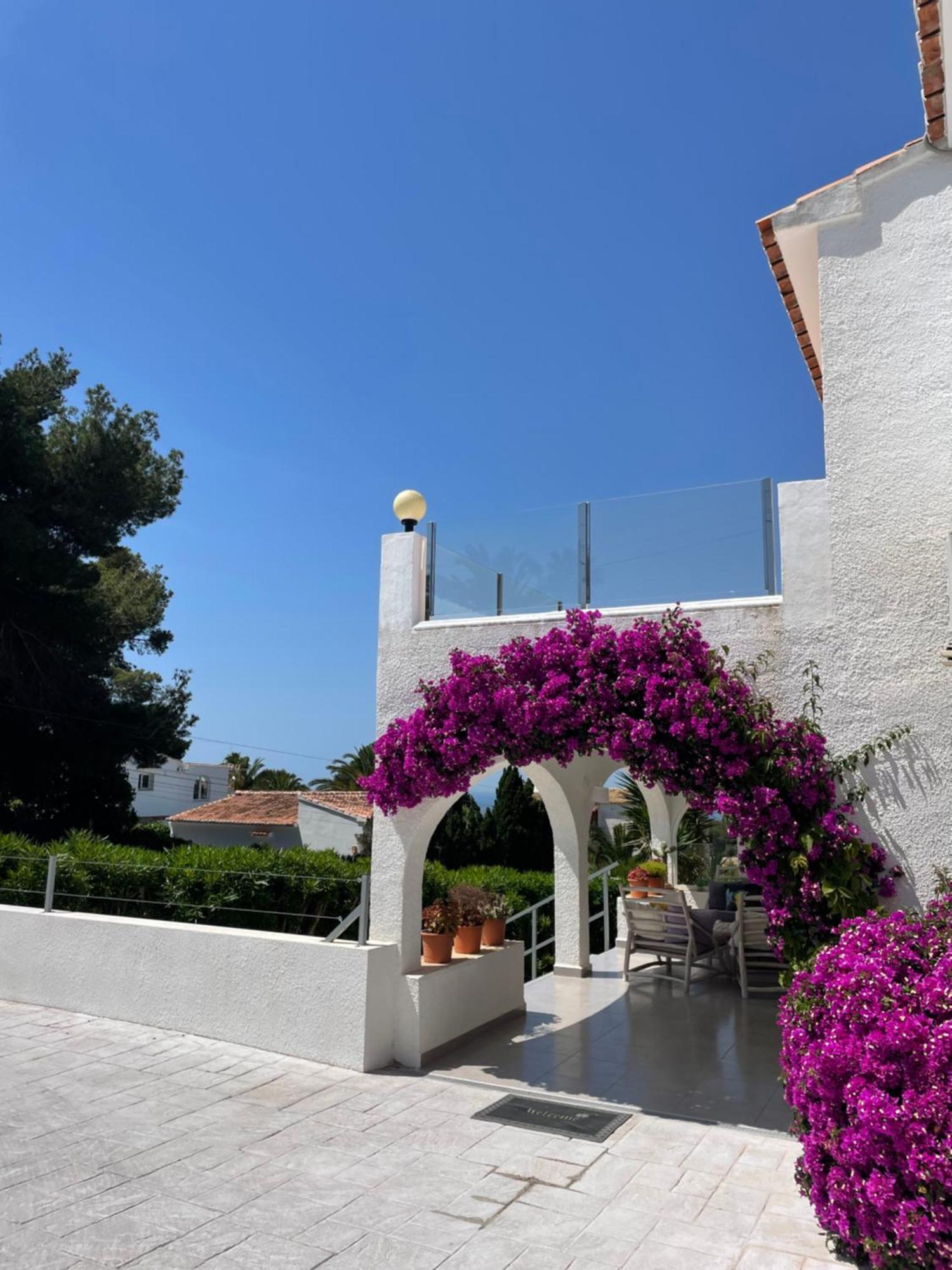 Aqua Vista Villa *